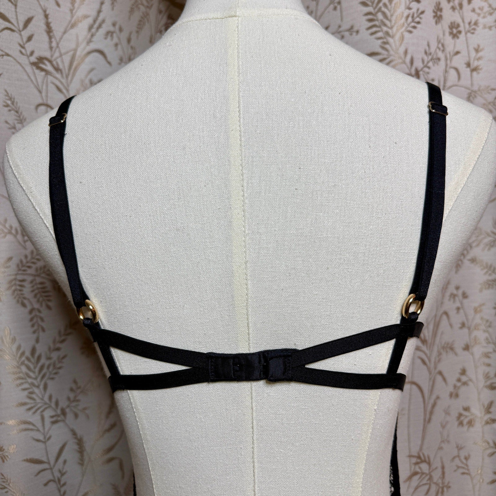 Victoria's Secret Women Black Lace Strappy Cage Teddy Large Vampy Glam Boudoir