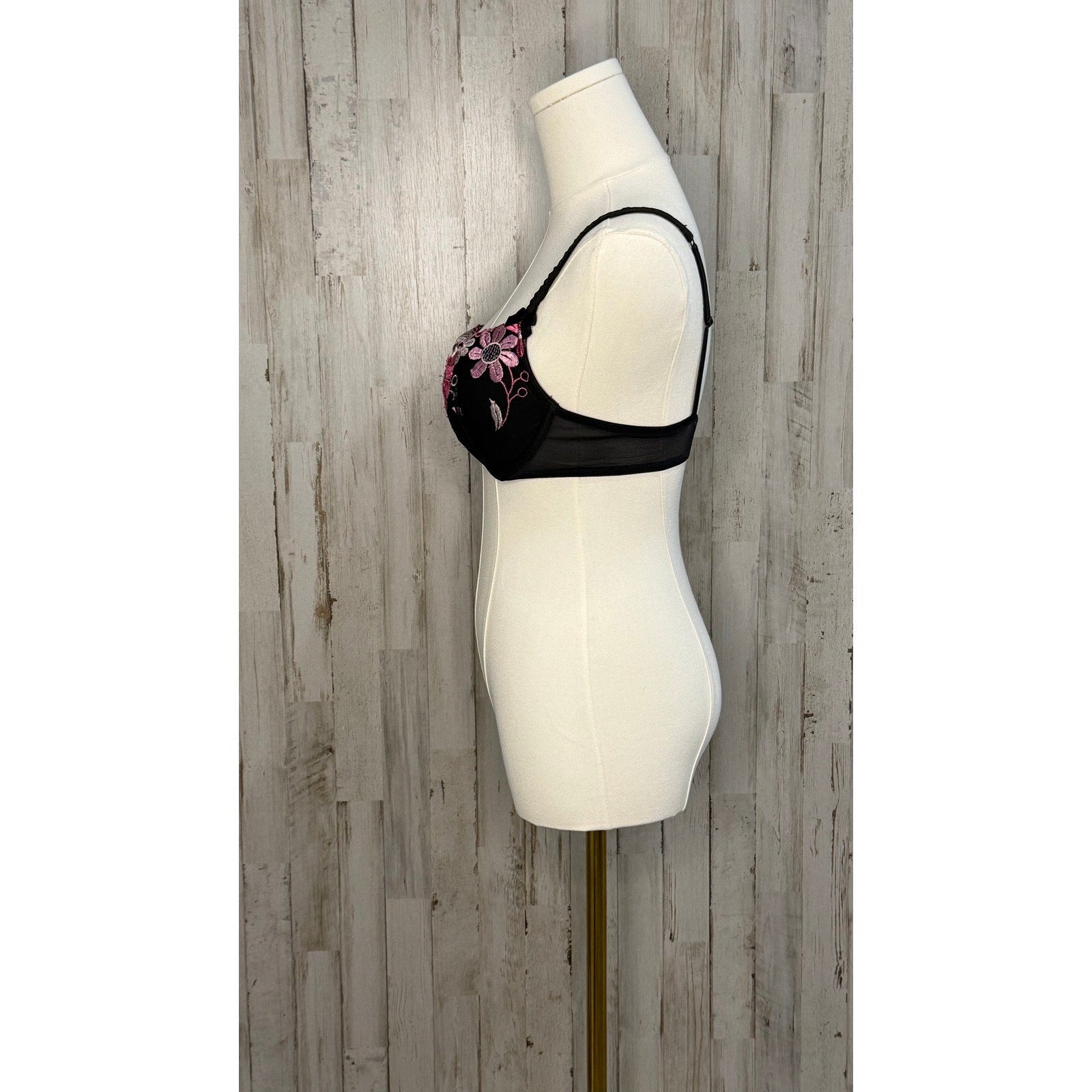 Victoria's Secret Women's Black Floral Embroidered Push-Up Bra Size 36B
