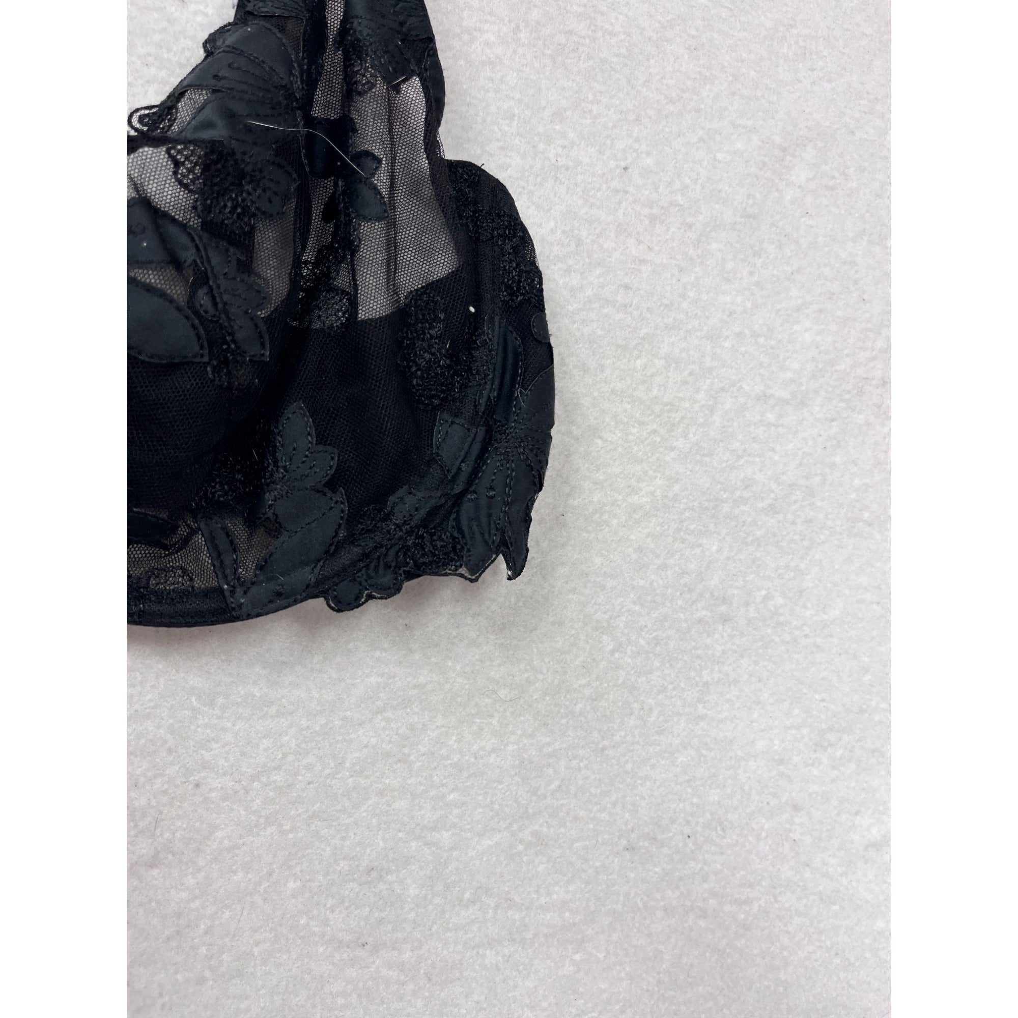 Victorias Secret Black Lace Floral Underwire Bra Size 34DD #139A